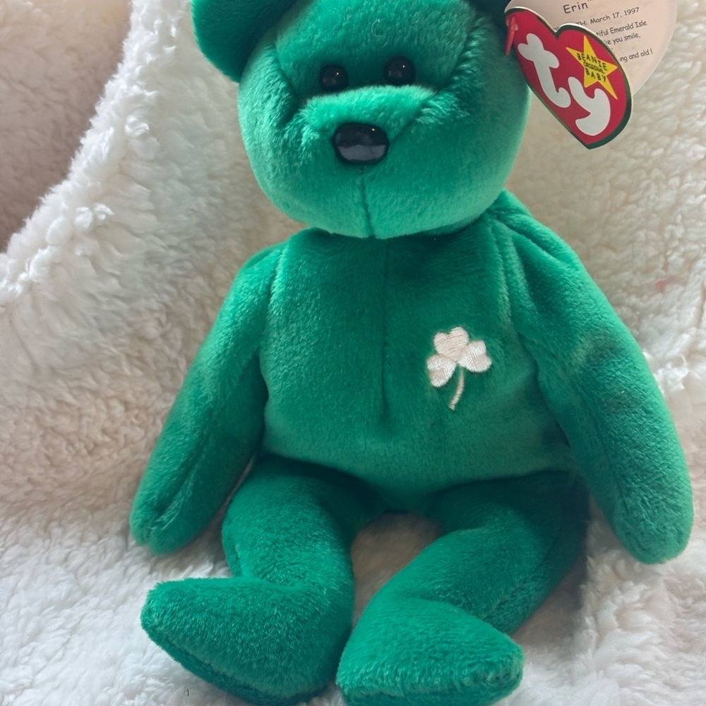 Ty Beanie Babies “Erin” Bear with White‎ Shamrock